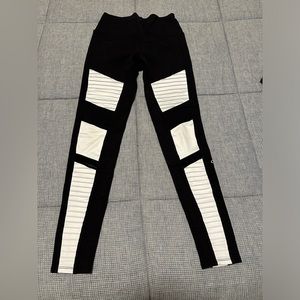 Alo moto leggings, s, black and white